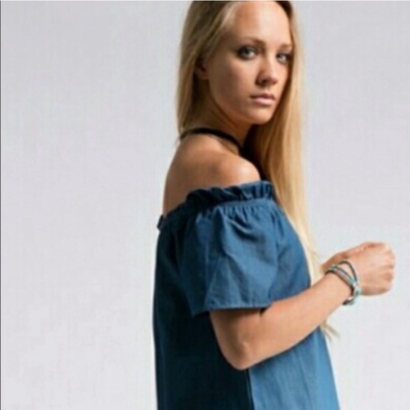 Off Shoulder Chambray Shift Dress - Picture 4 of 11